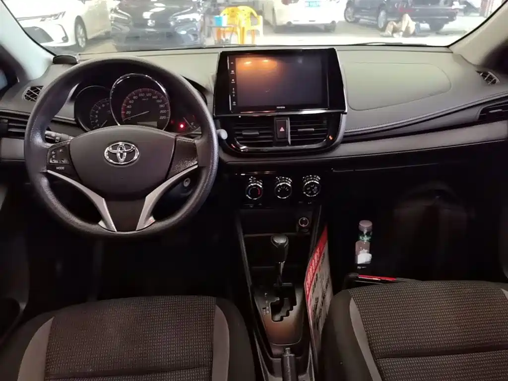 Toyota Vios — фото 10