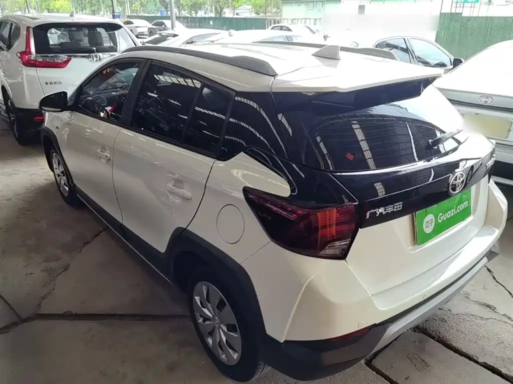 Toyota Yaris L — фото 5