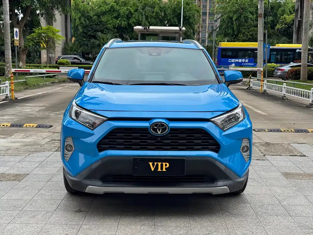 Toyota RAV4 — фото 2