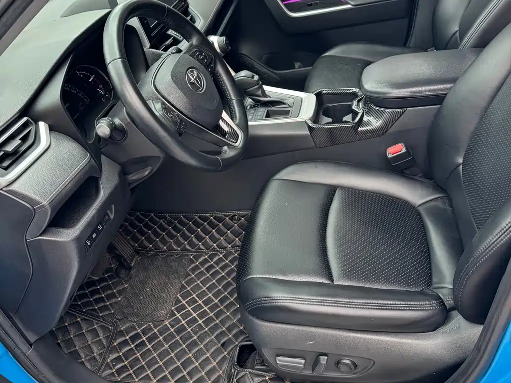 Toyota RAV4 — фото 4