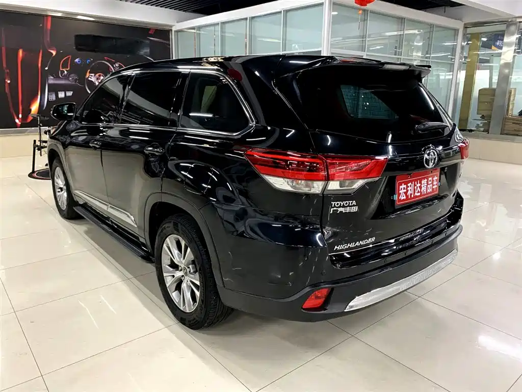 Toyota Highlander — фото 16