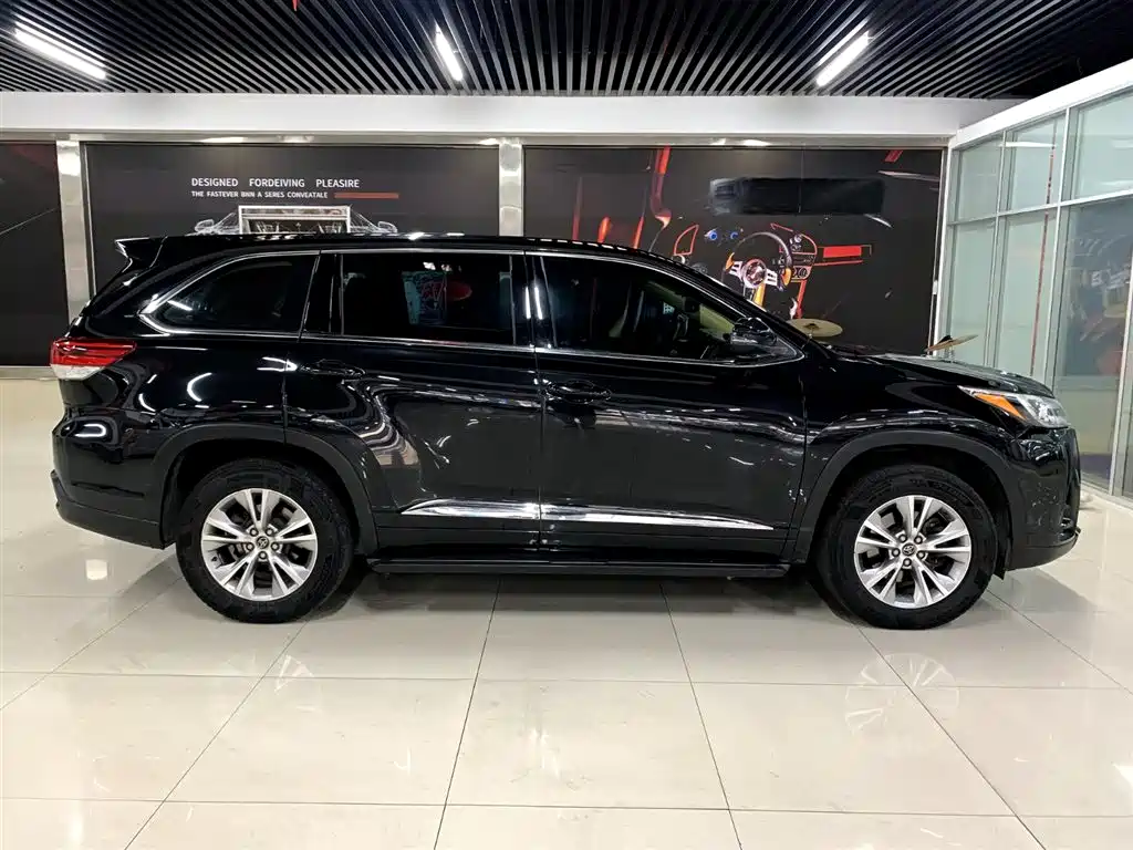 Toyota Highlander — фото 4