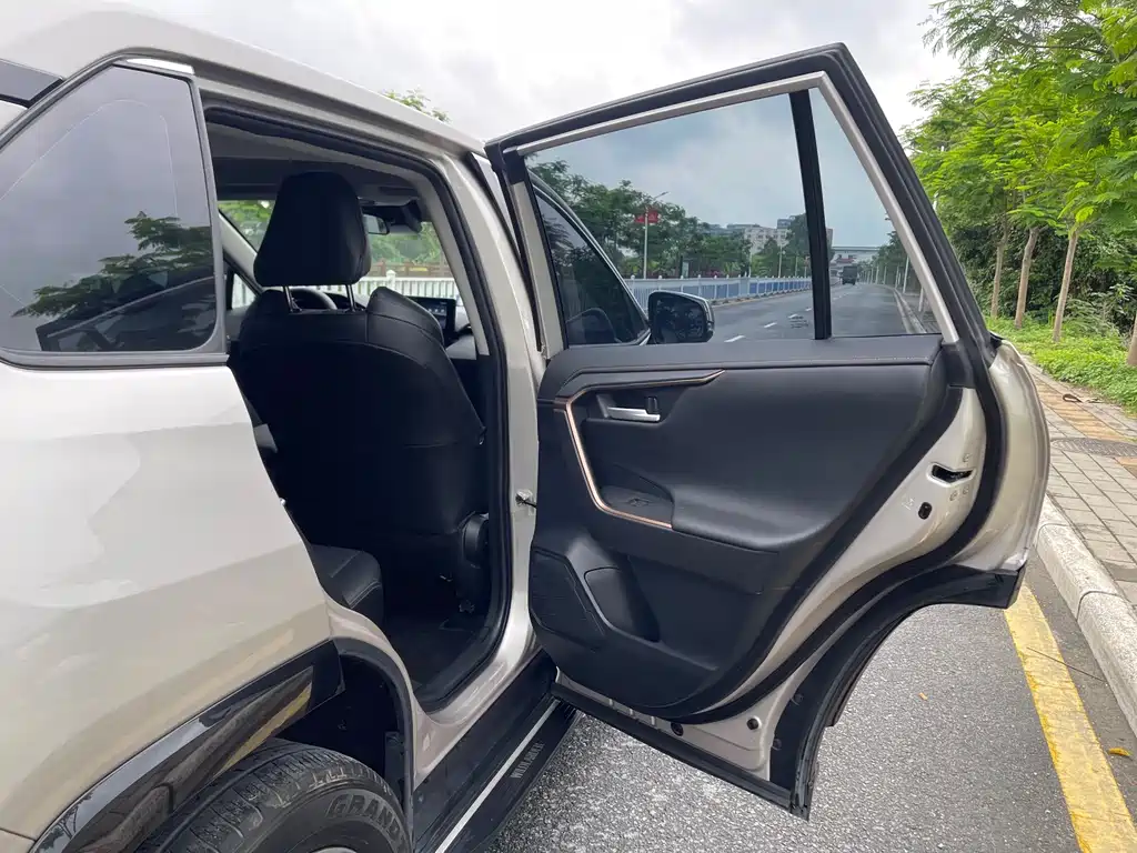 Toyota Wildlander — фото 16