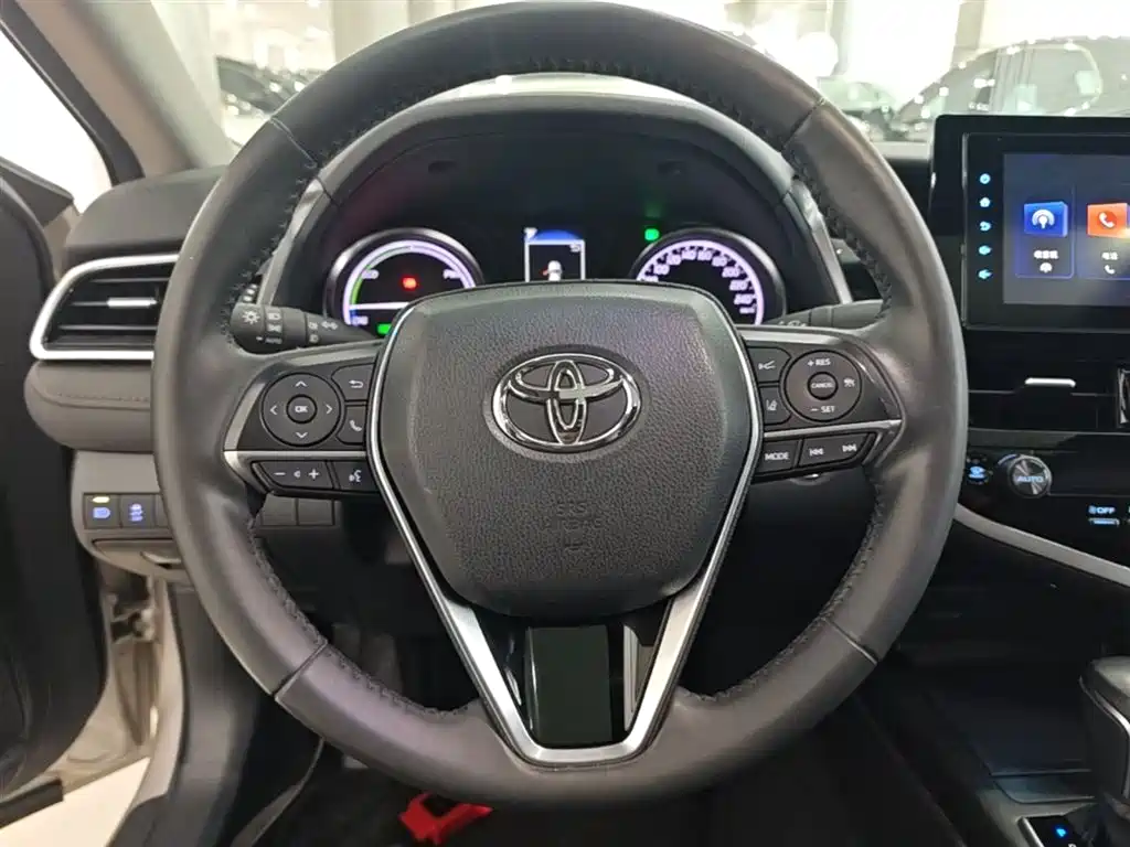 Toyota Camry — фото 11