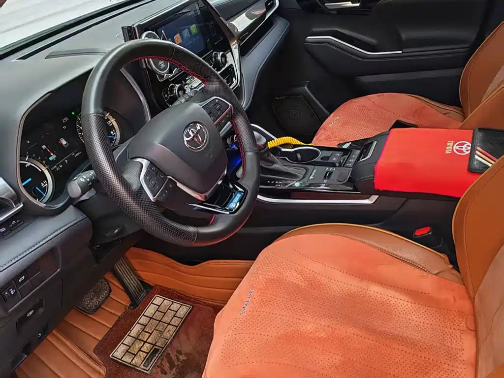 Toyota Highlander — фото 11