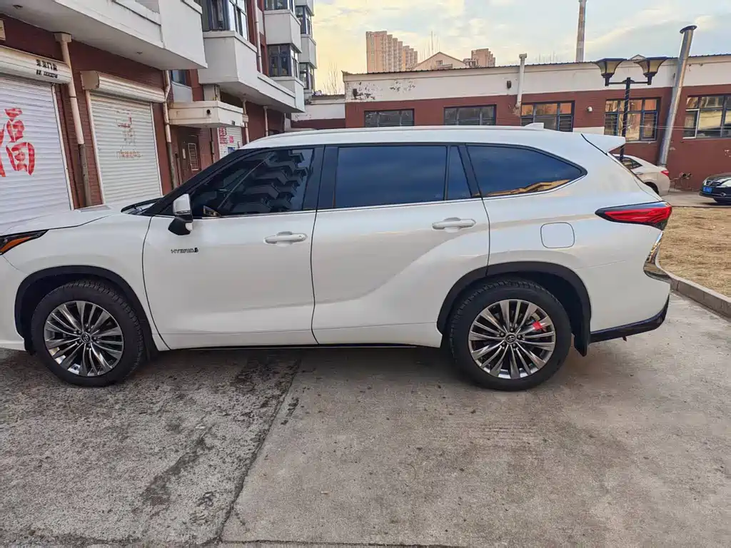 Toyota Highlander — фото 5