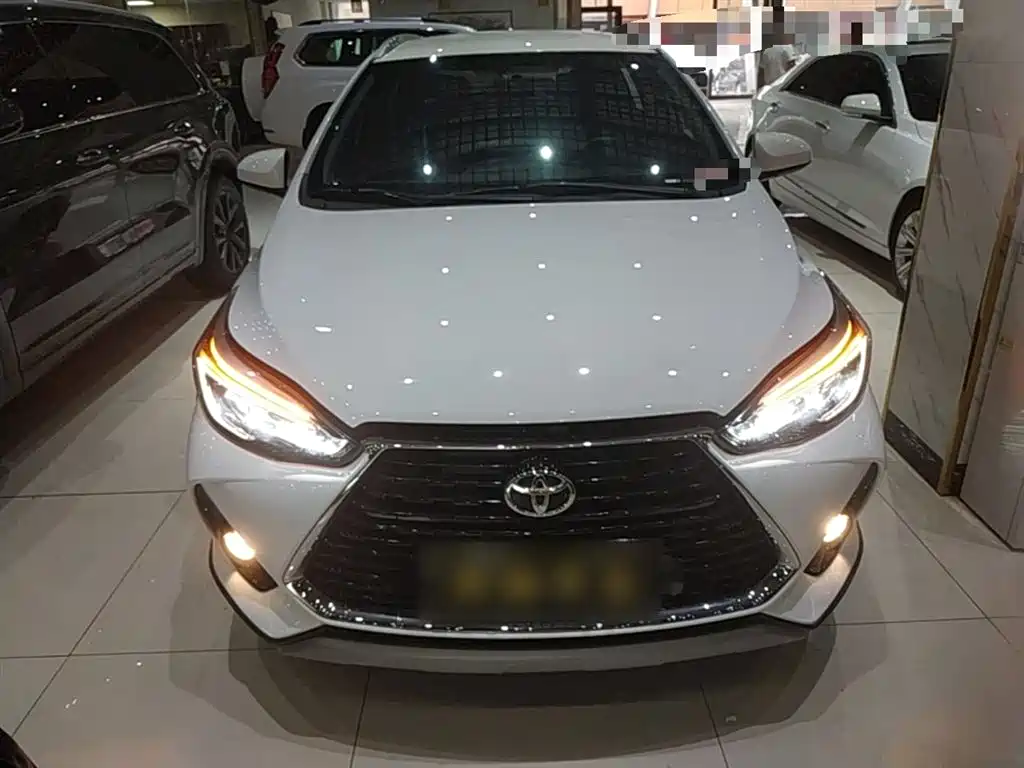 Toyota Yaris L — фото 3