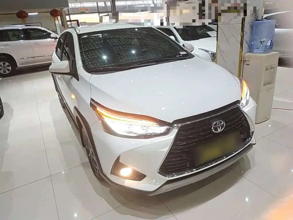 Toyota Yaris L — фото 4