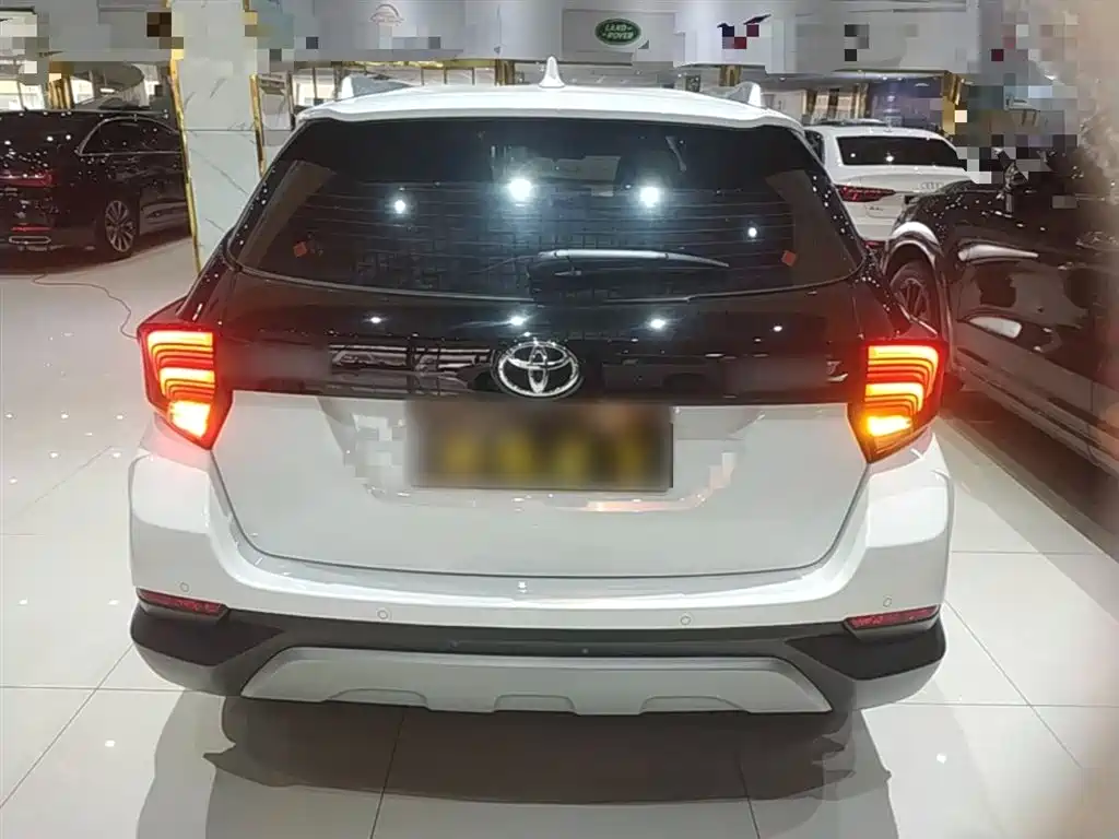Toyota Yaris L — фото 6