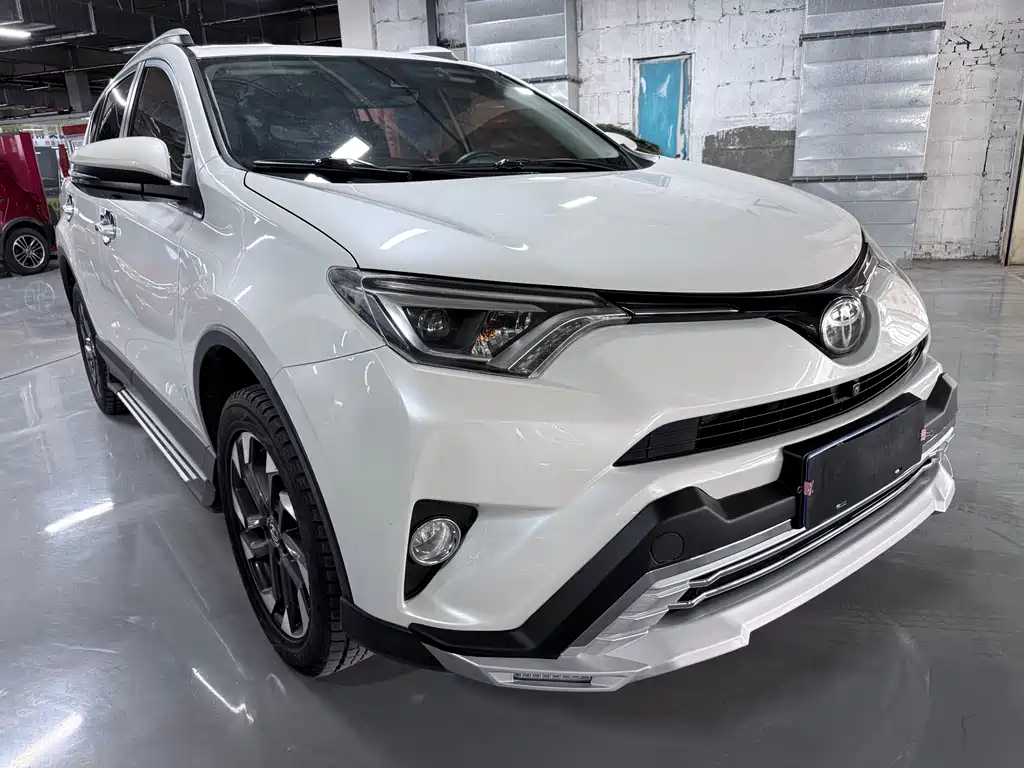 Toyota RAV4 — фото 3
