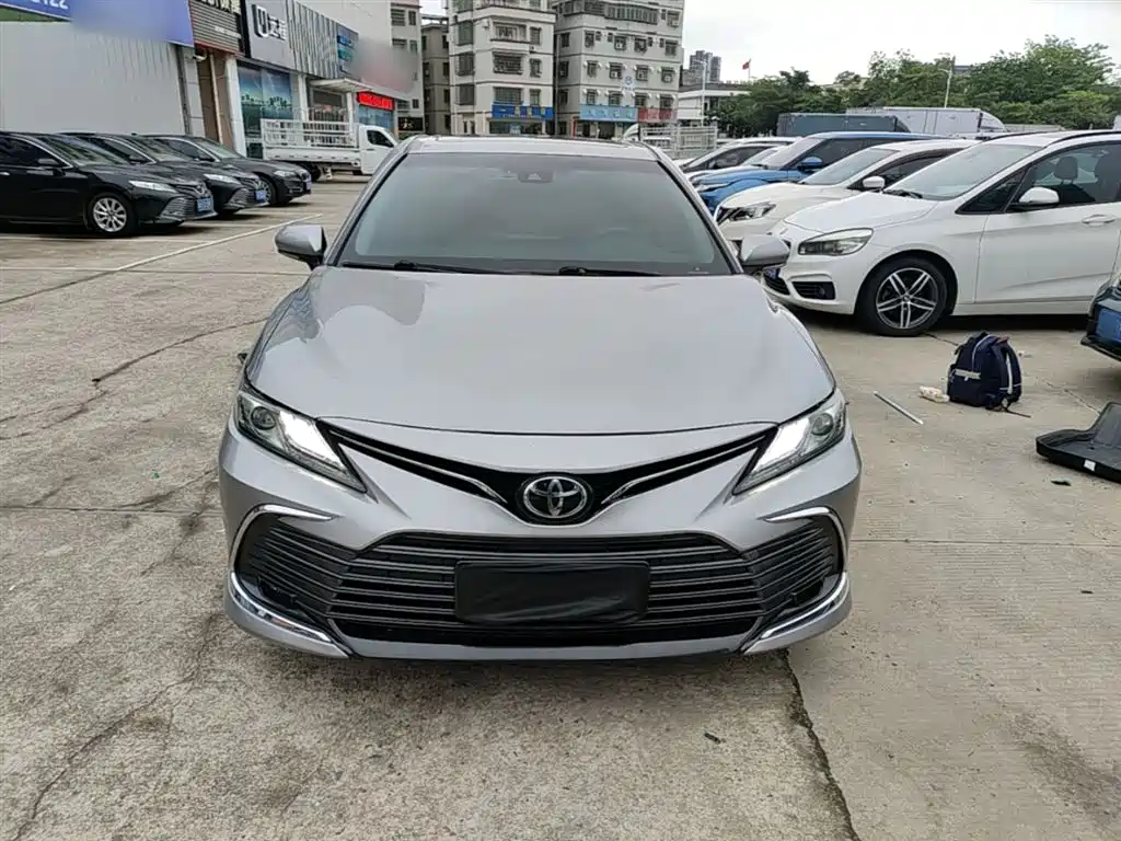 Toyota Camry — фото 3