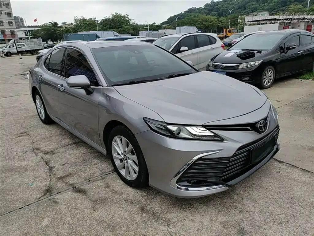 Toyota Camry — фото 4