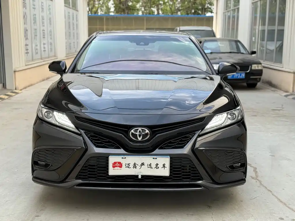 Toyota Camry — фото 2