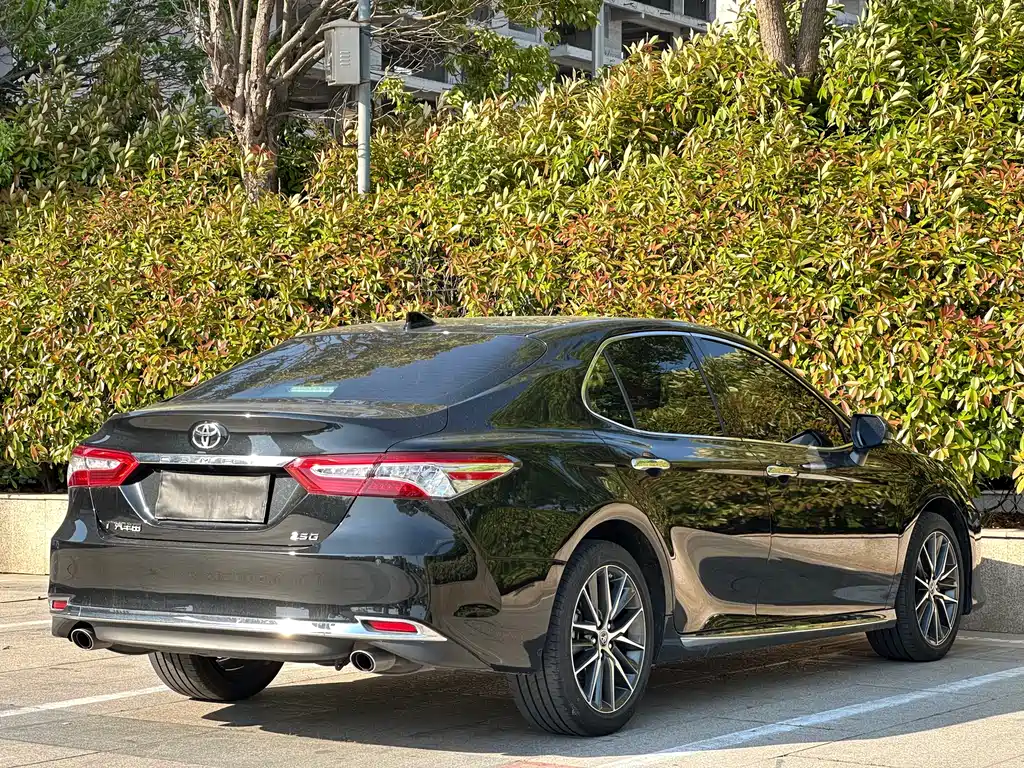 Toyota Camry — фото 3