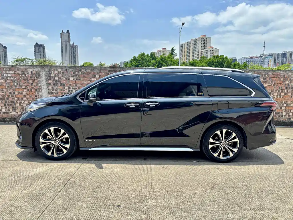 Toyota Granvia — фото 7