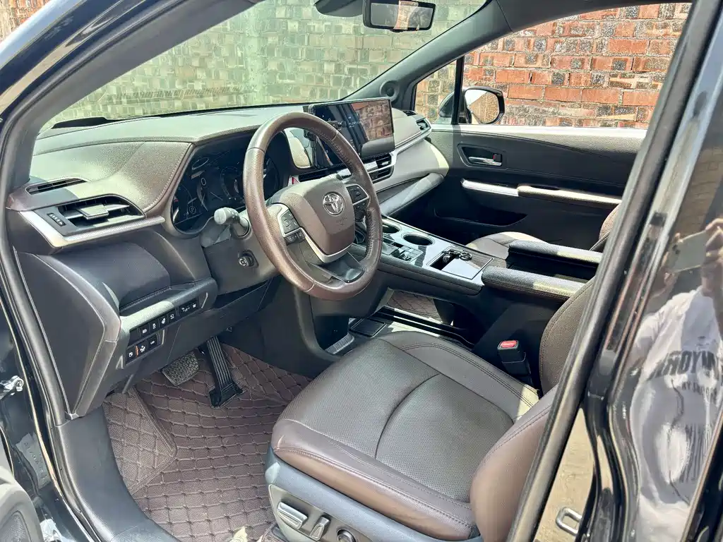 Toyota Granvia — фото 8