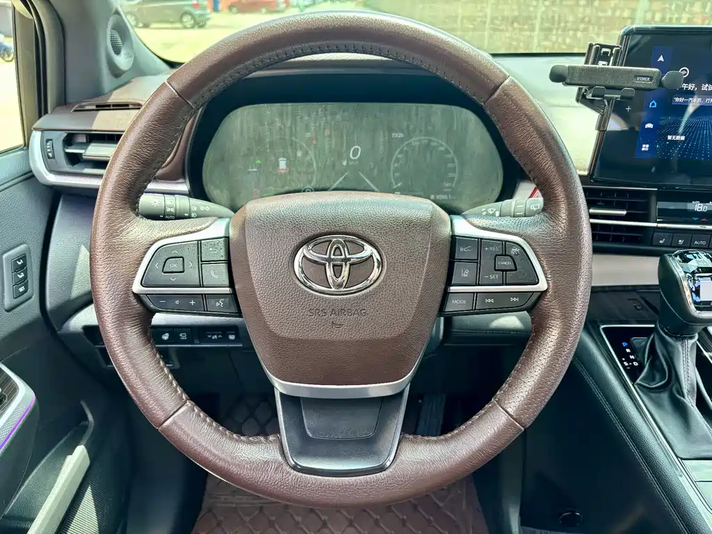 Toyota Granvia — фото 9