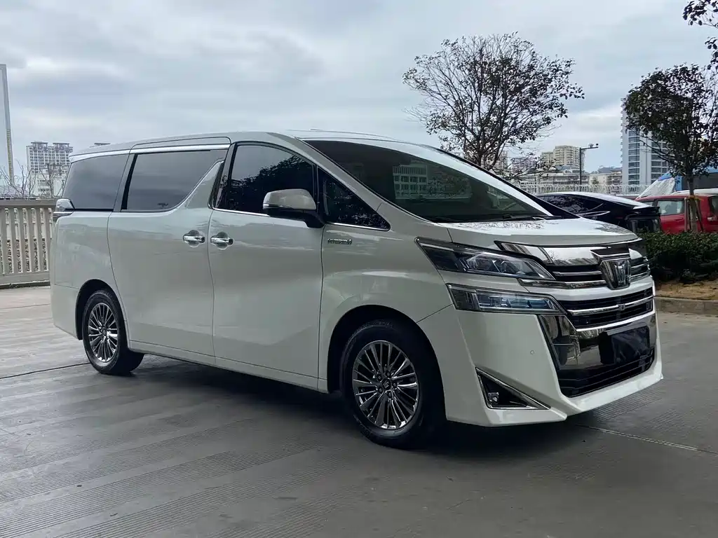 Toyota Vellfire — фото 3