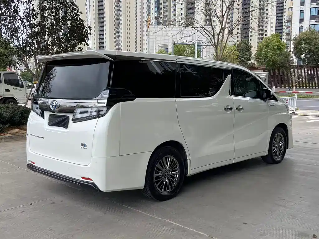 Toyota Vellfire — фото 5