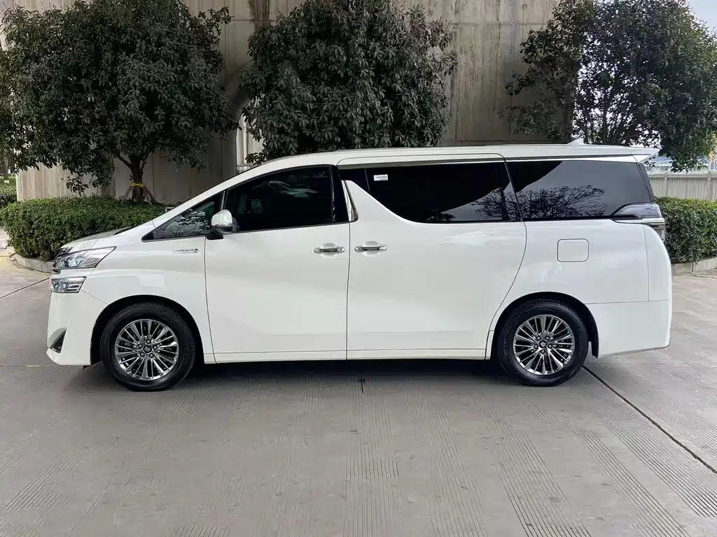 Toyota Vellfire — фото 7