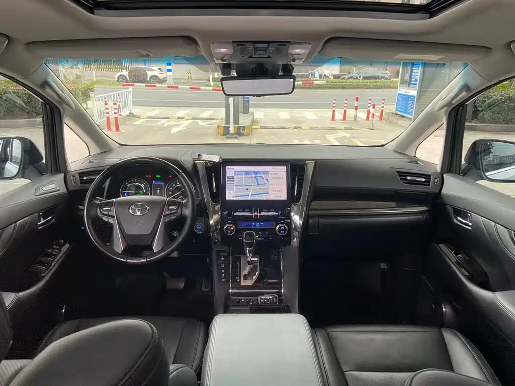 Toyota Vellfire — фото 8