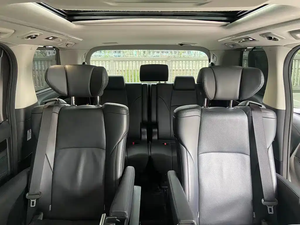 Toyota Vellfire — фото 9