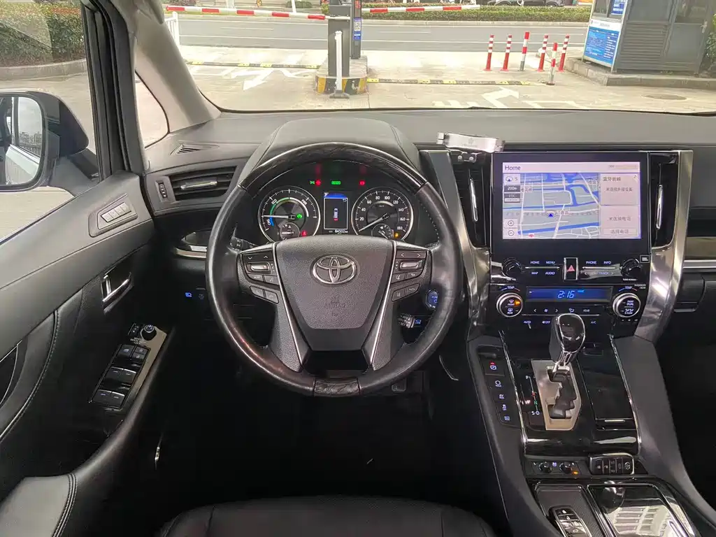 Toyota Vellfire — фото 10