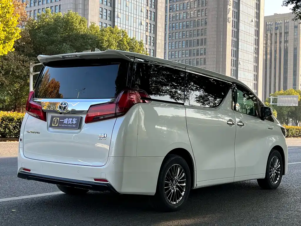 Toyota Alphard — фото 5