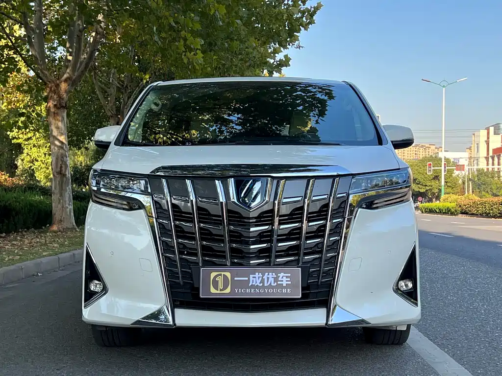 Toyota Alphard — фото 8