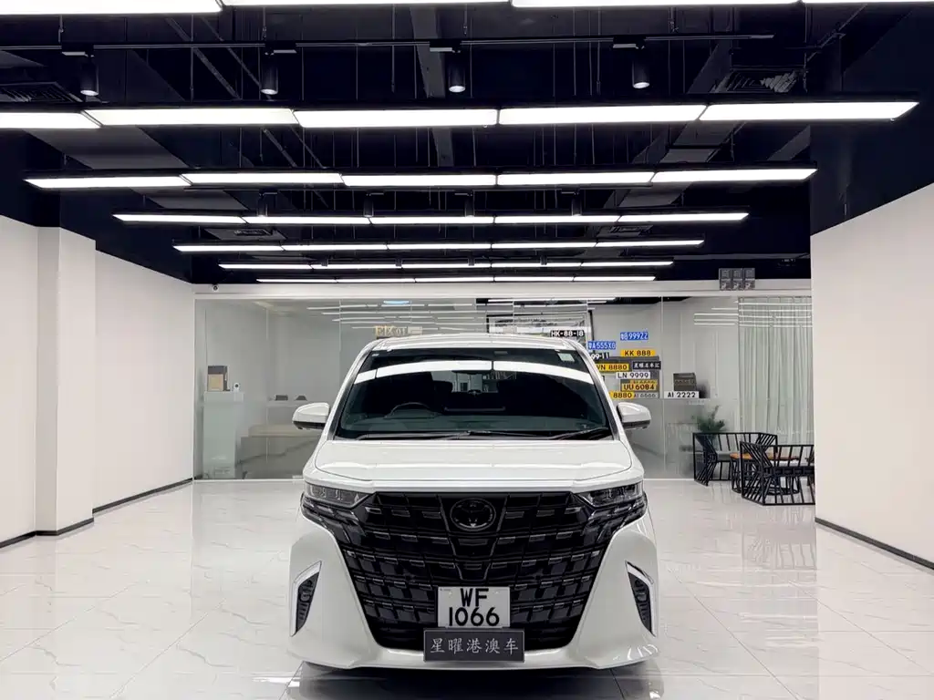 Toyota Alphard — фото 2