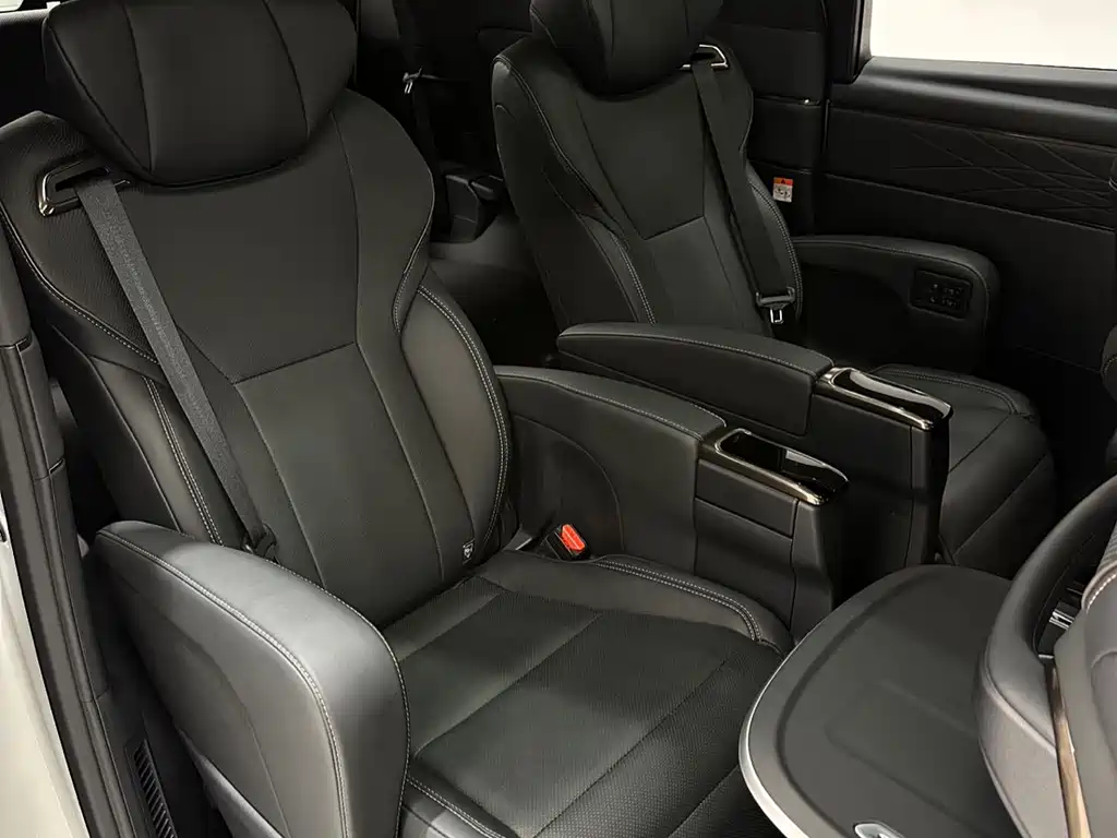 Toyota Alphard — фото 5