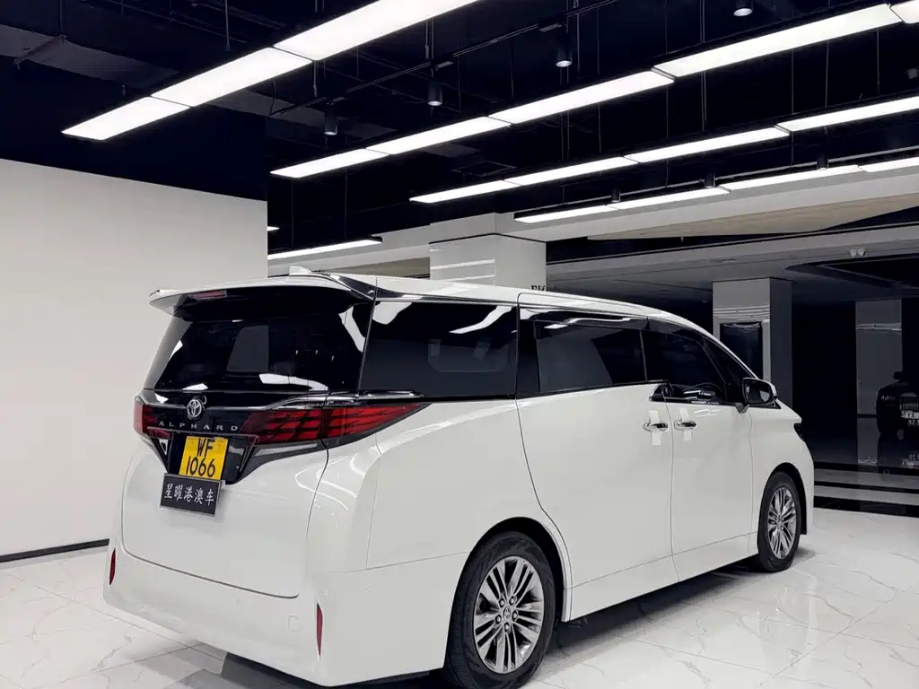 Toyota Alphard — фото 7