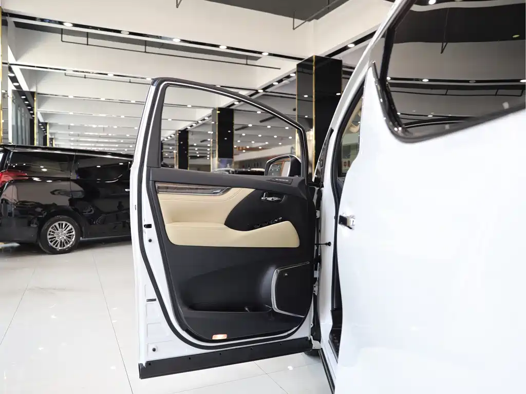 Toyota Vellfire — фото 6