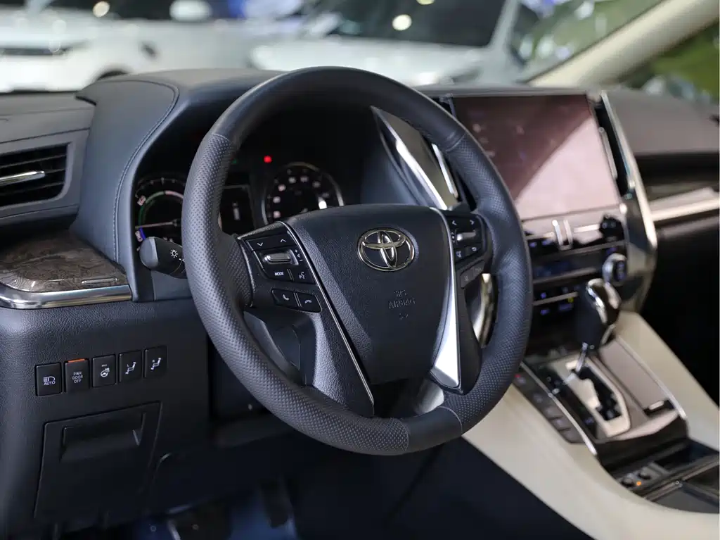 Toyota Vellfire — фото 8