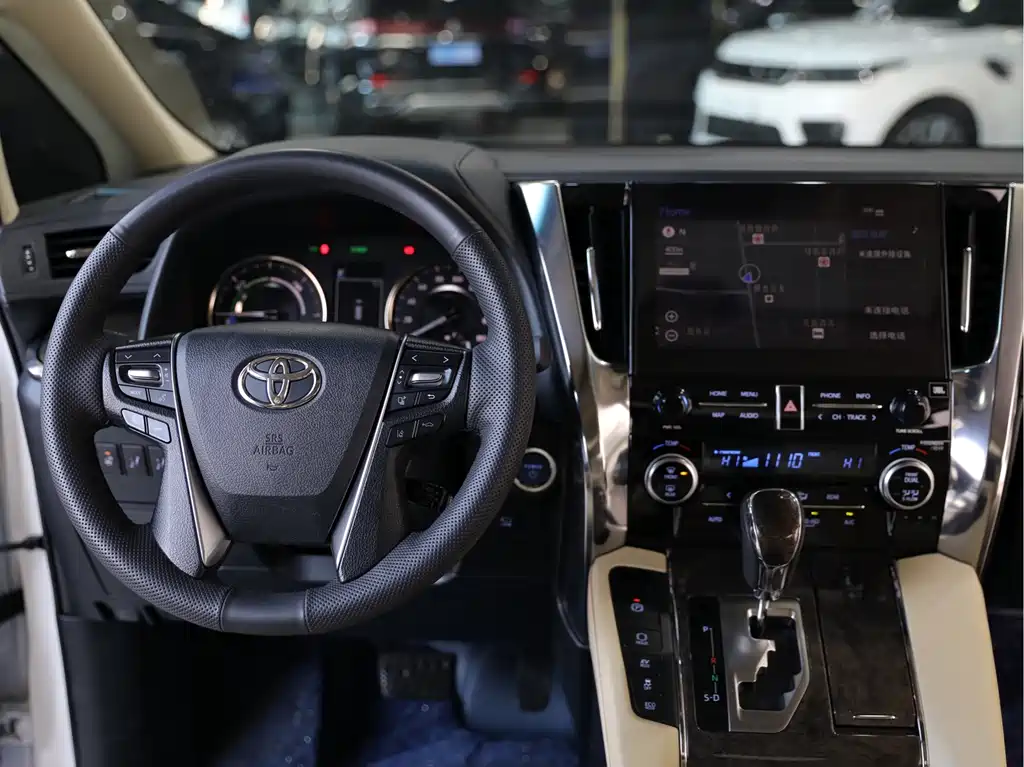 Toyota Vellfire — фото 10