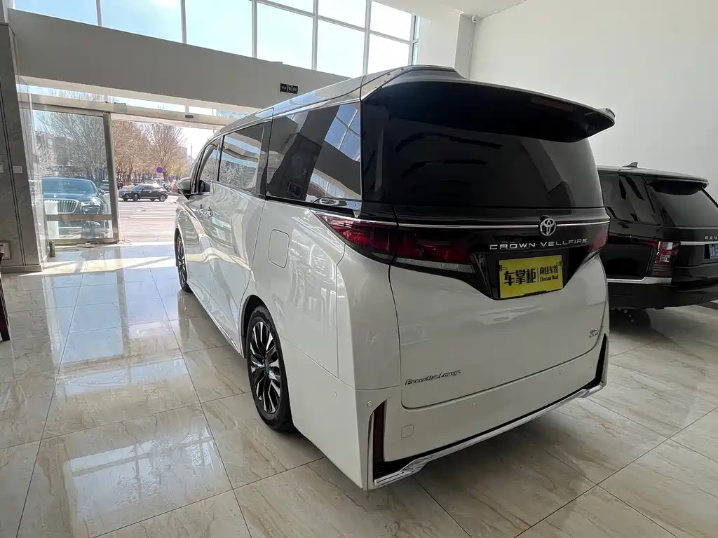Toyota Vellfire — фото 3