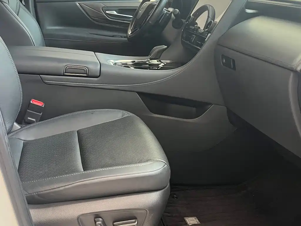 Toyota Vellfire — фото 8