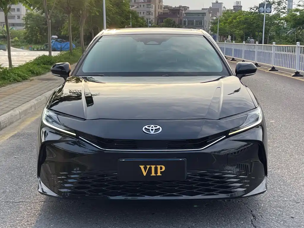 Toyota Camry — фото 2