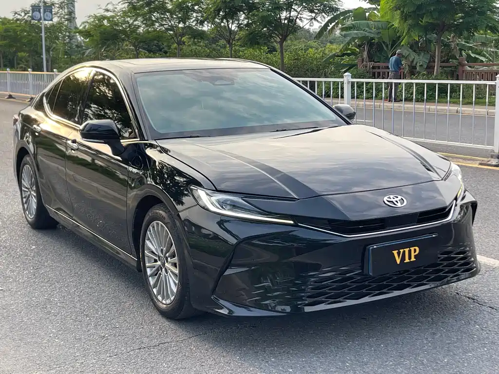 Toyota Camry — фото 3