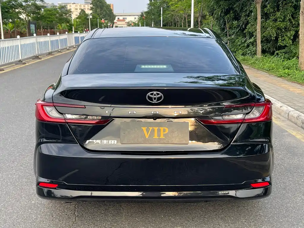 Toyota Camry — фото 5