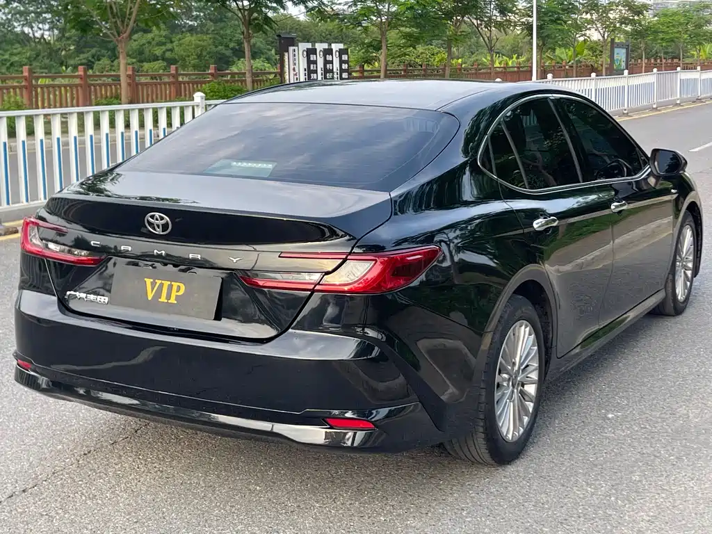 Toyota Camry — фото 6