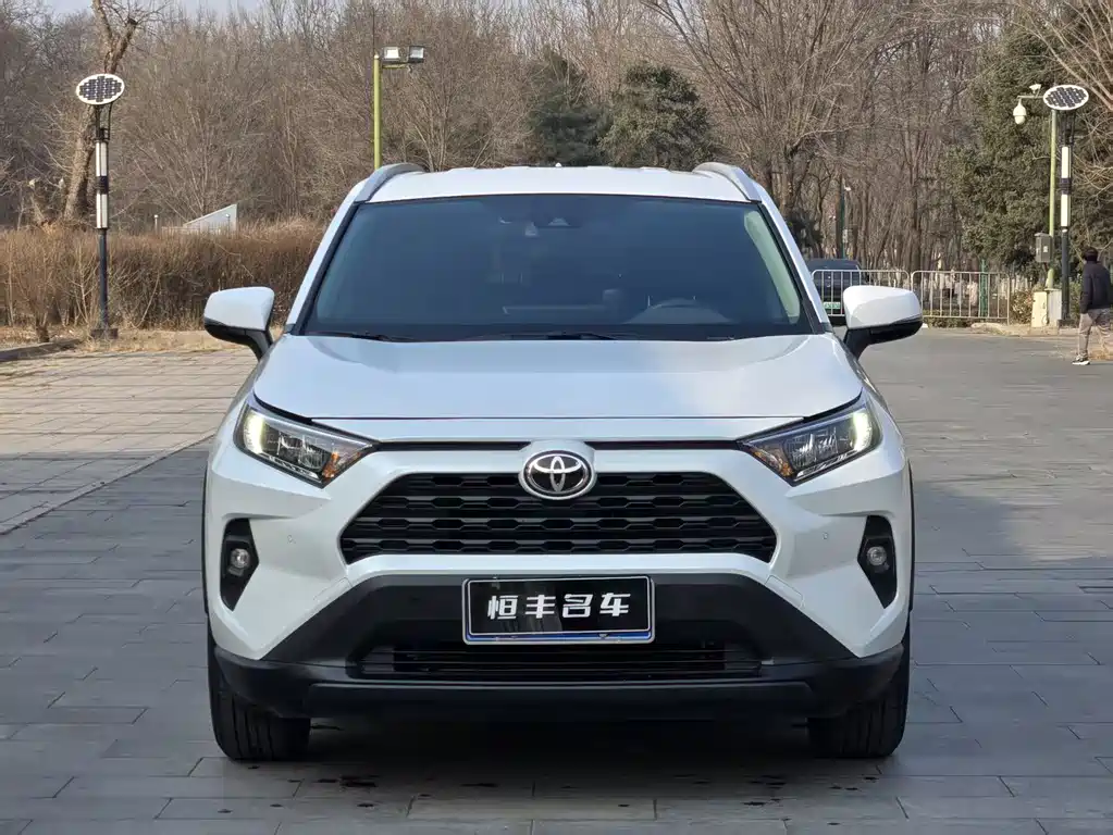 Toyota RAV4 — фото 2