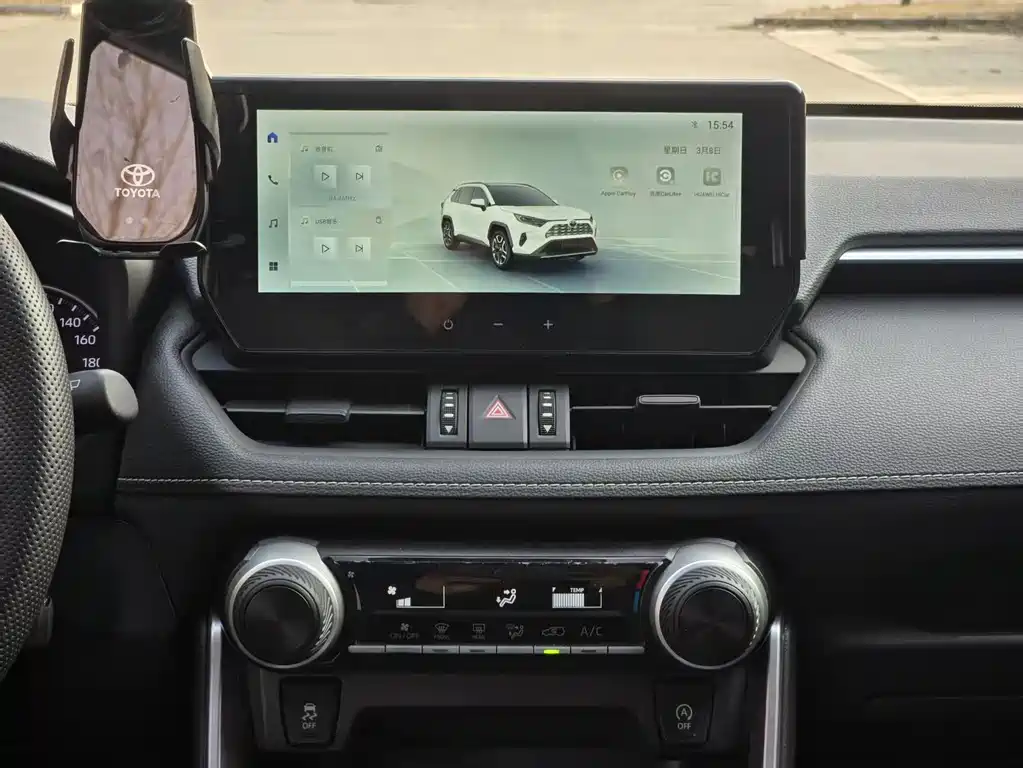 Toyota RAV4 — фото 13