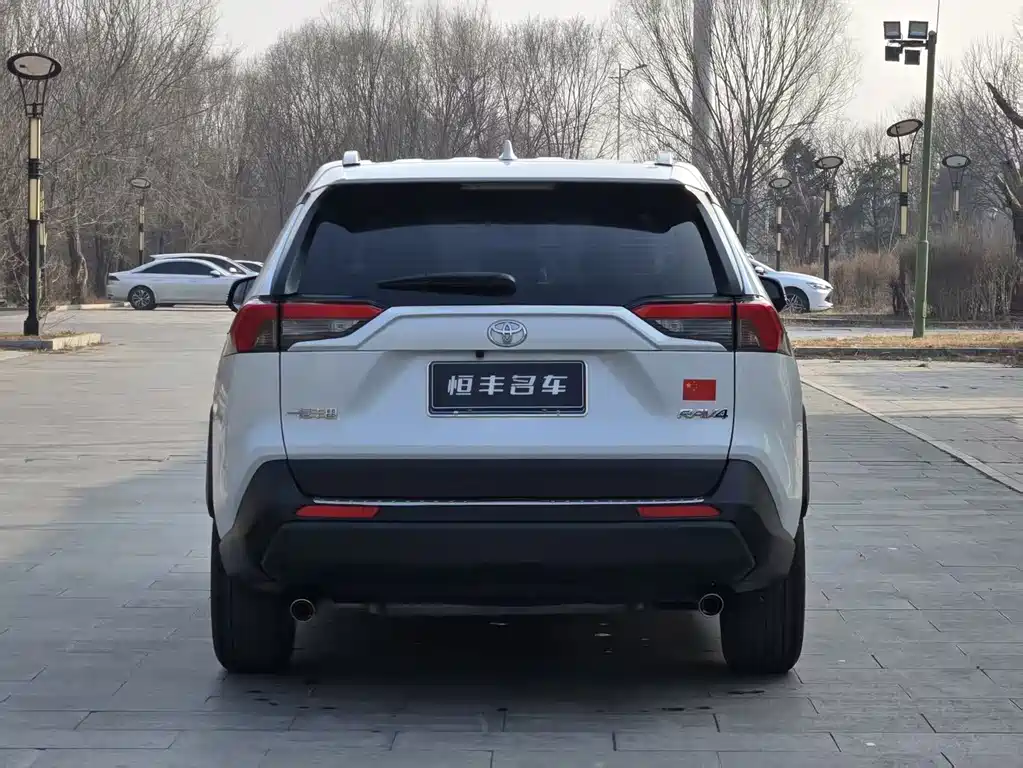 Toyota RAV4 — фото 4