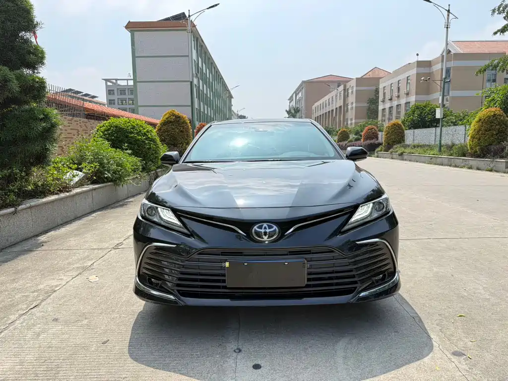 Toyota Camry — фото 2
