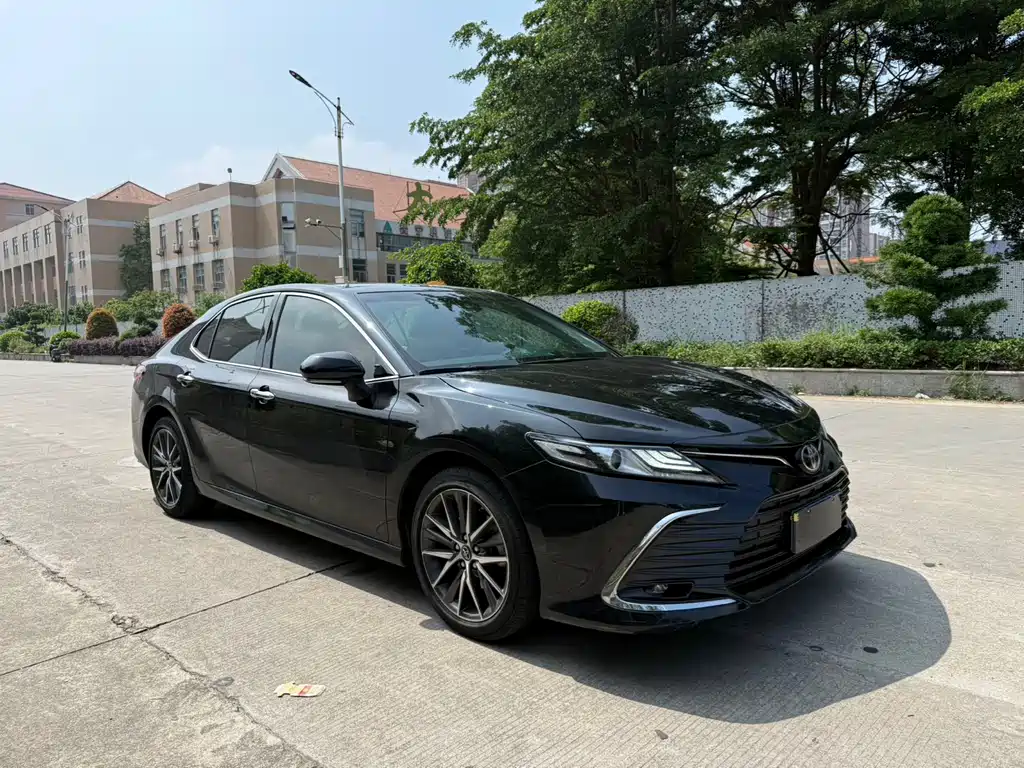 Toyota Camry — фото 3