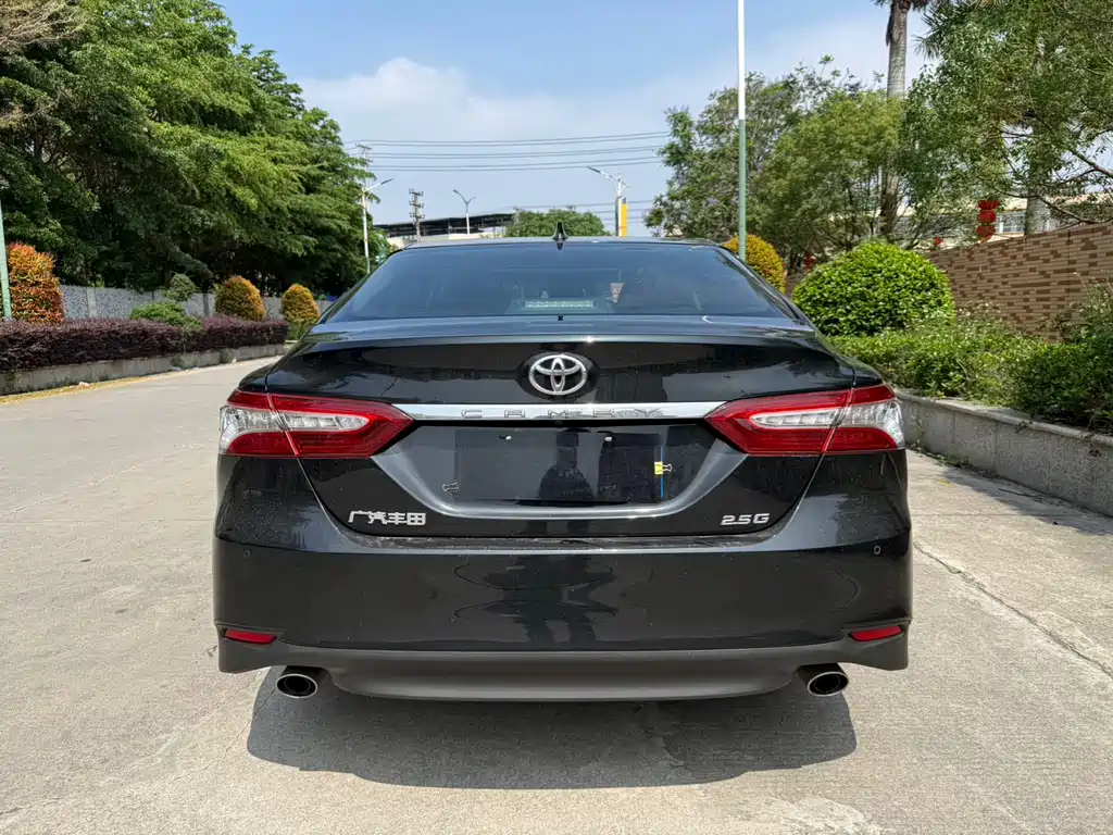 Toyota Camry — фото 6