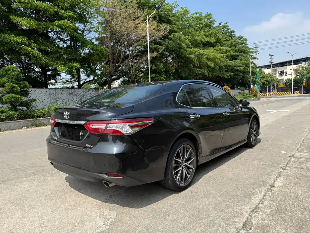 Toyota Camry — фото 7