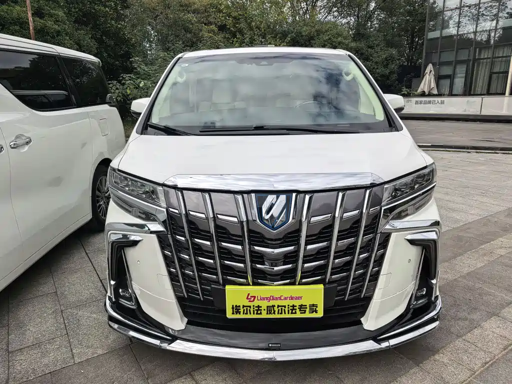 Toyota Alphard — фото 2