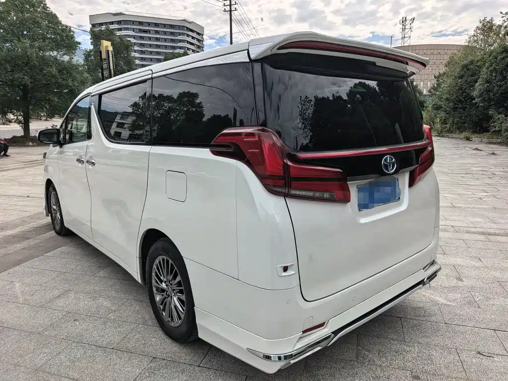 Toyota Alphard — фото 13
